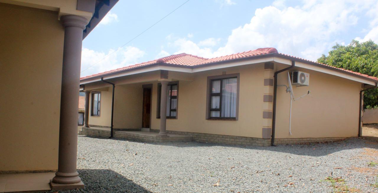 Mbopha Guest House Ulundi Екстер'єр фото